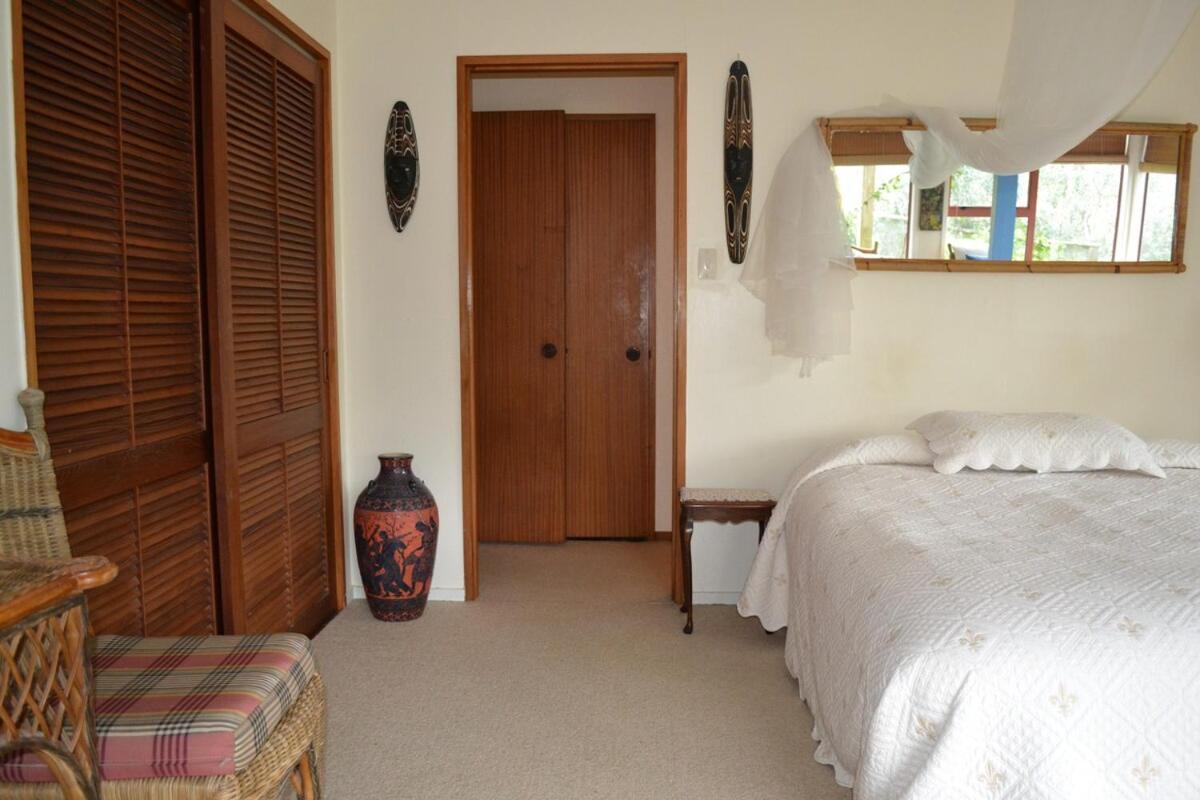 Great Barrier Oasis Lodge Tryphena Exteriér fotografie